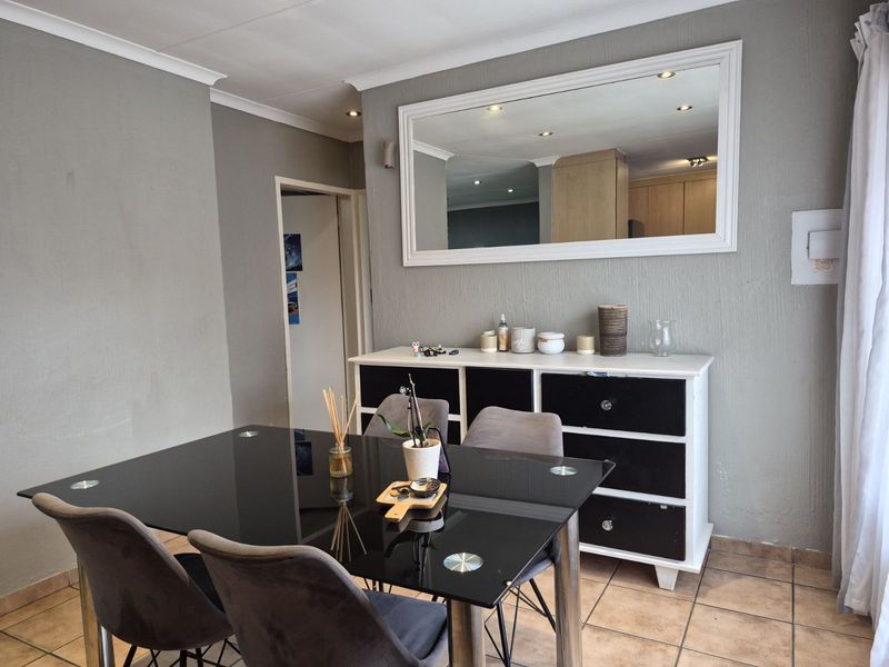 Townhouse For Sale in Equestria - Photo 5