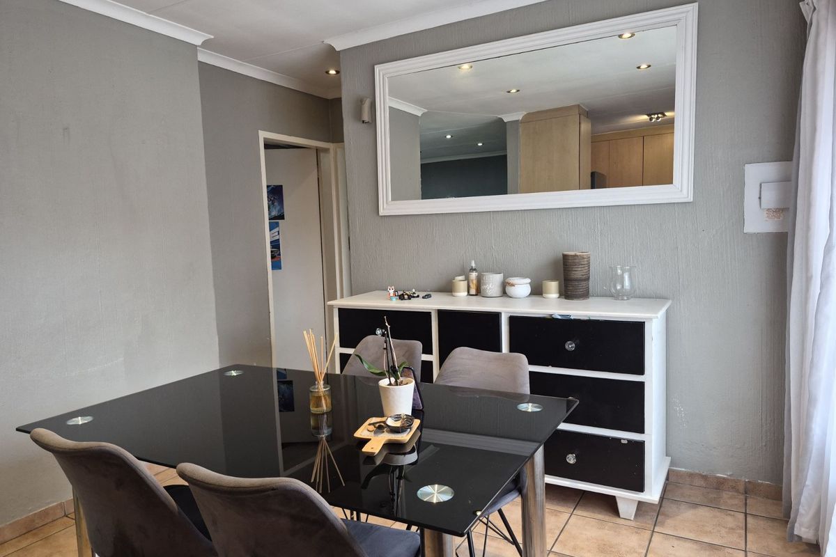 Townhouse For Sale in Equestria - Photo 5
