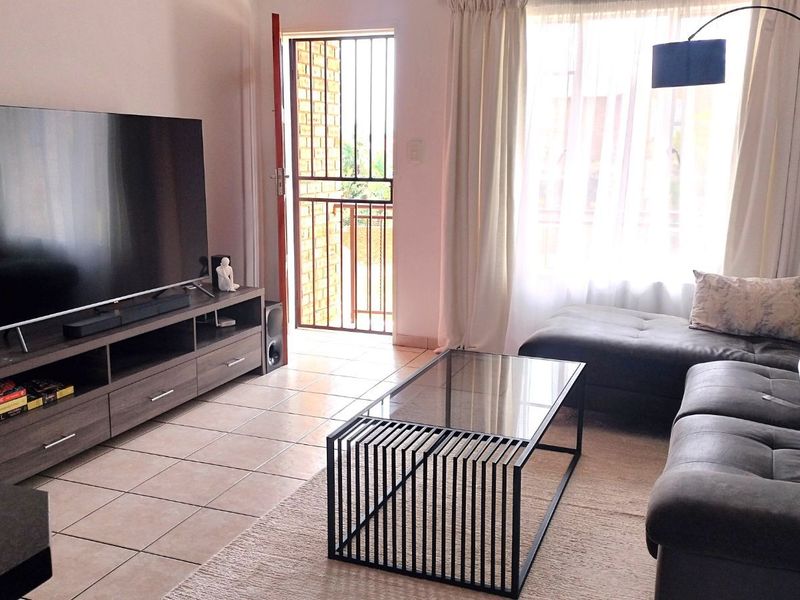 Apartment For Sale in Strubensvallei - Photo 7