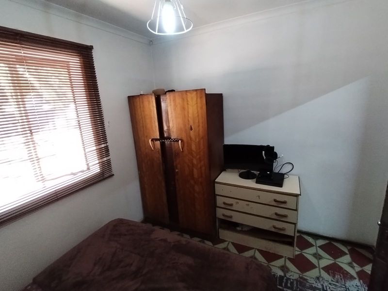 House For Sale in Hillside - Photo 10