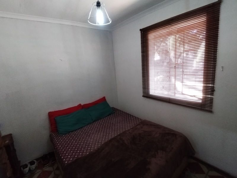 House For Sale in Hillside - Photo 9