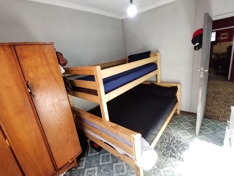 House For Sale in Hillside - Photo 7