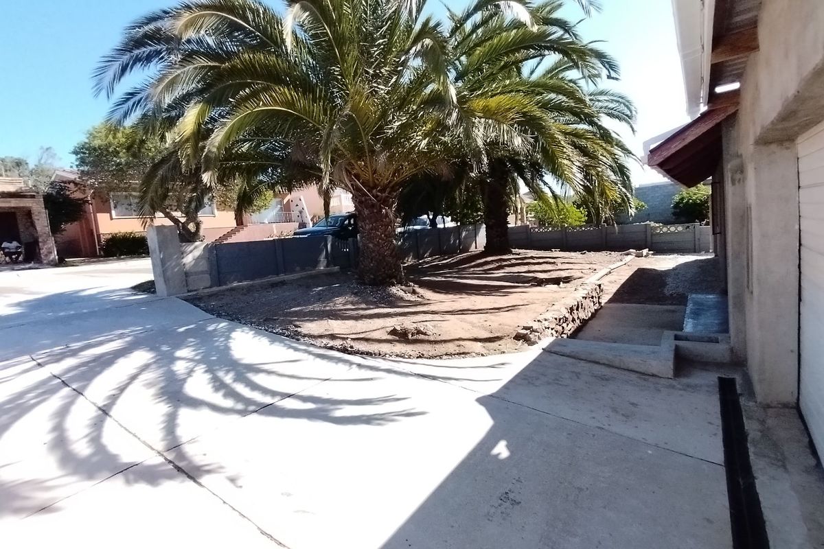 House For Sale in Hillside - Photo 2