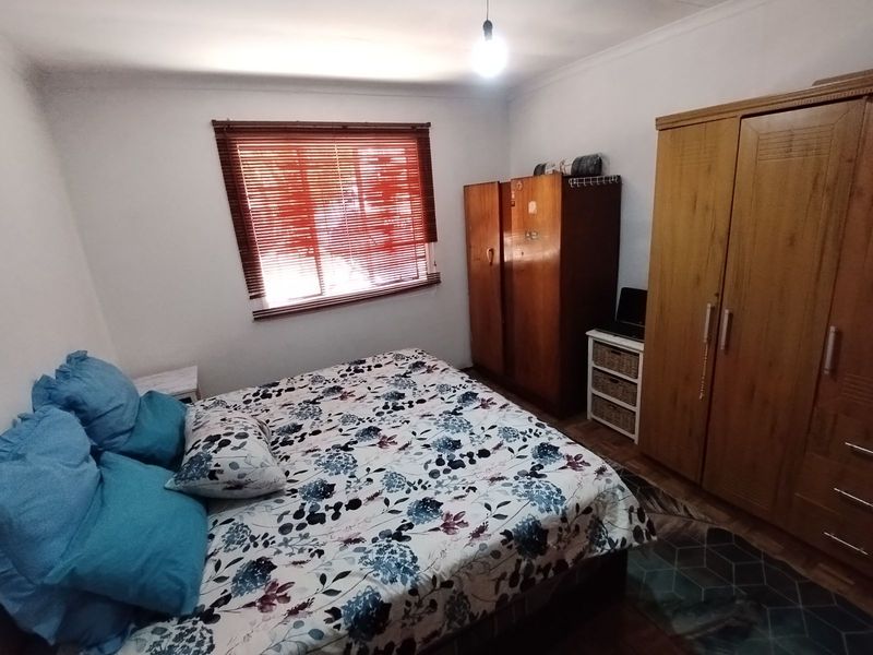 House For Sale in Hillside - Photo 5