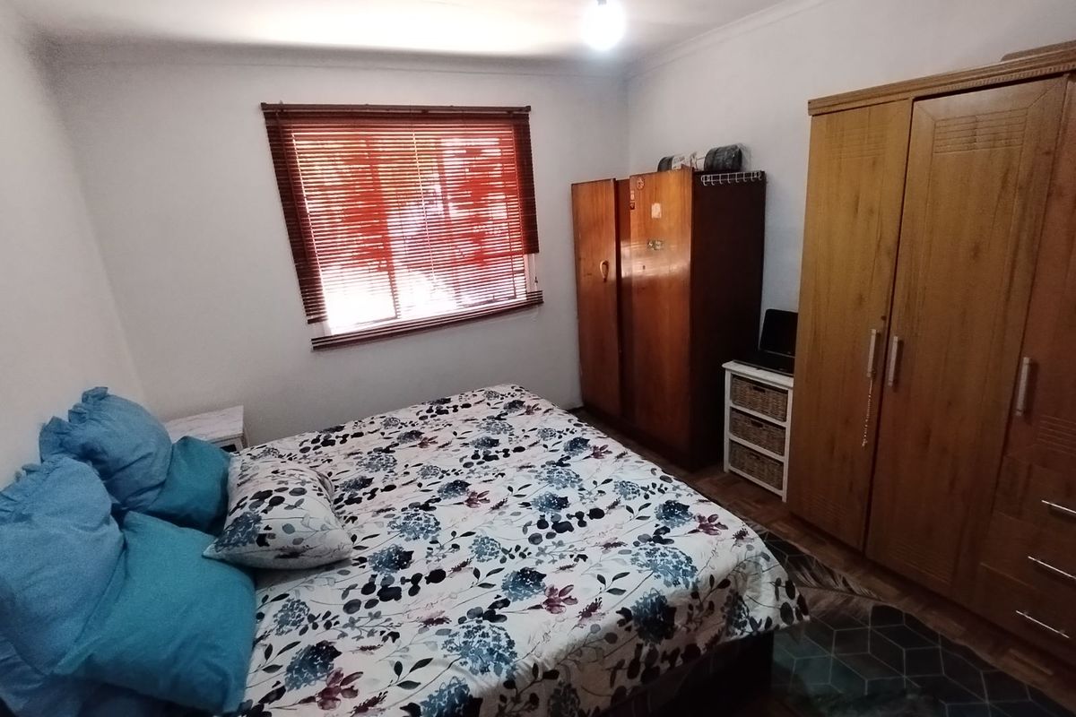 House For Sale in Hillside - Photo 5