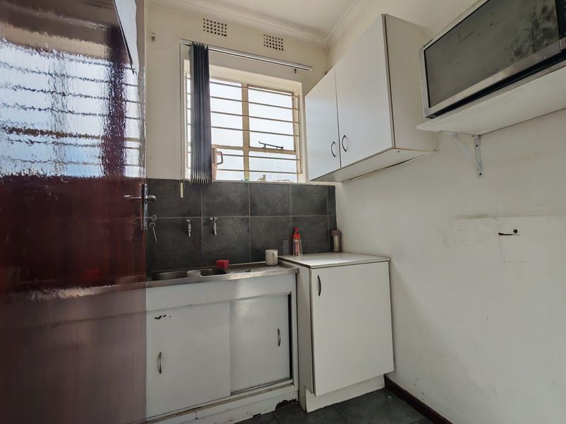 Industrial To Rent in Jet Park - Photo 8