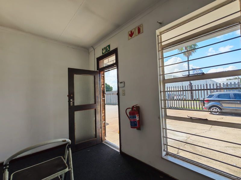 Industrial To Rent in Jet Park - Photo 2