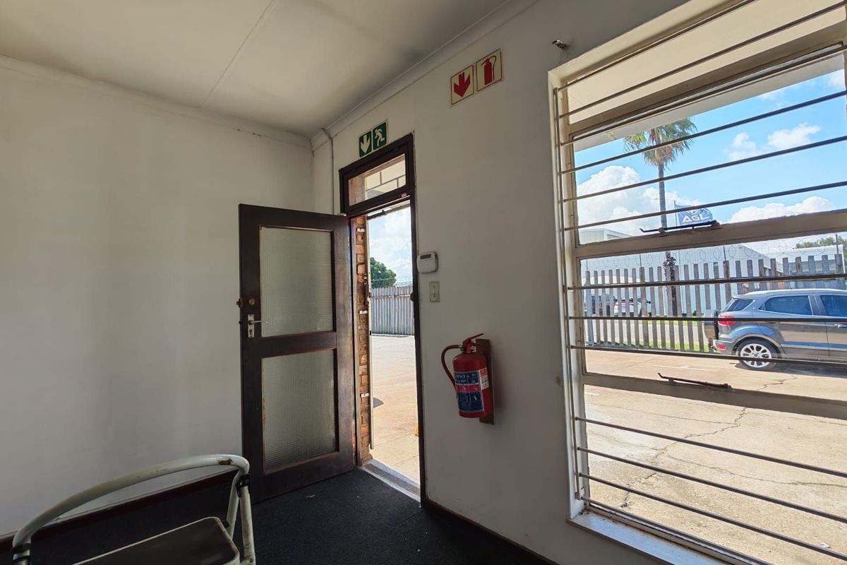 Industrial To Rent in Jet Park - Photo 2