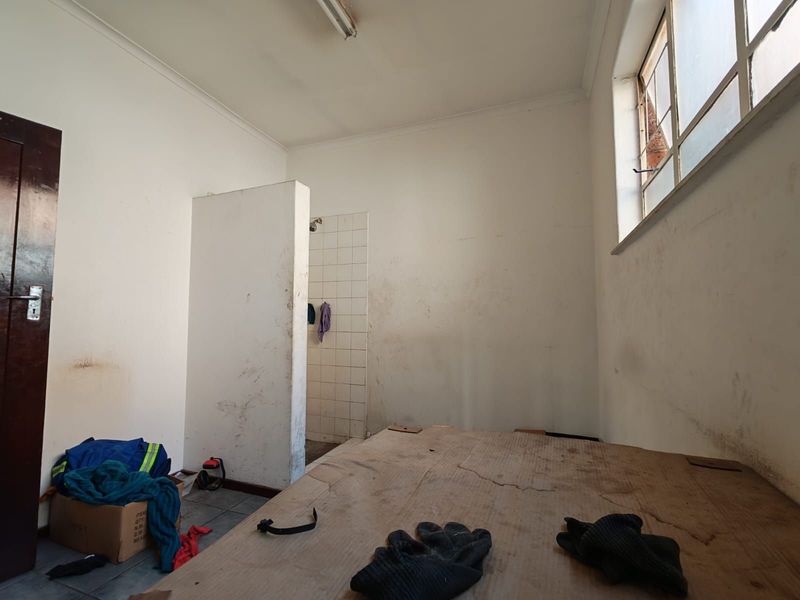 Industrial To Rent in Jet Park - Photo 5