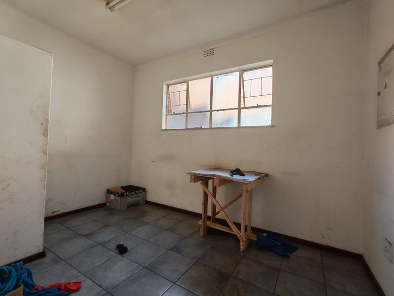 Industrial To Rent in Jet Park - Photo 4