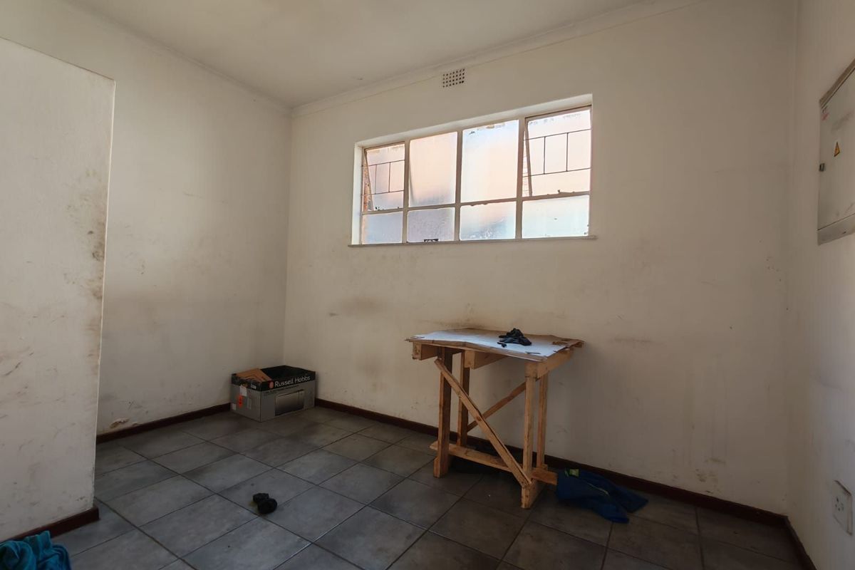Industrial To Rent in Jet Park - Photo 4