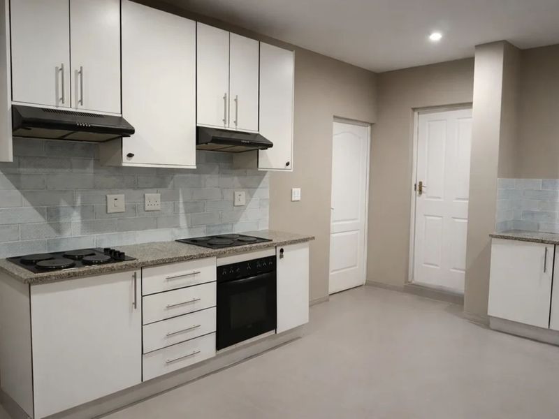 House To Rent in Jan Hofmeyer - Photo 3