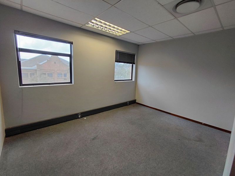 Office To Rent in Faerie Glen - Photo 9