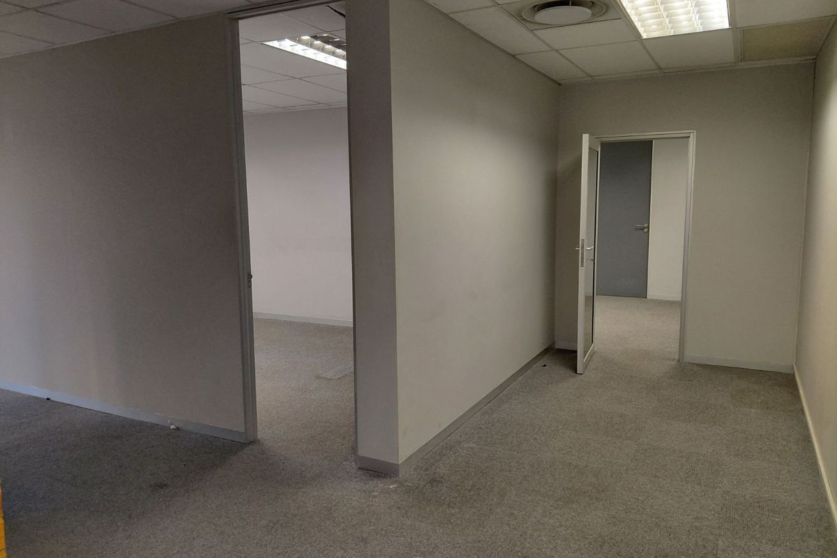 Office To Rent in Faerie Glen - Photo 3