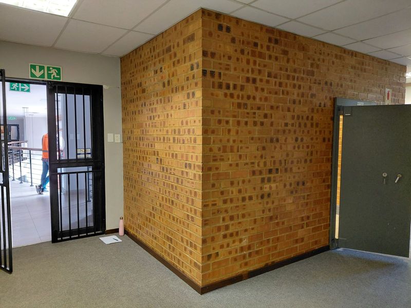 Office To Rent in Faerie Glen - Photo 4