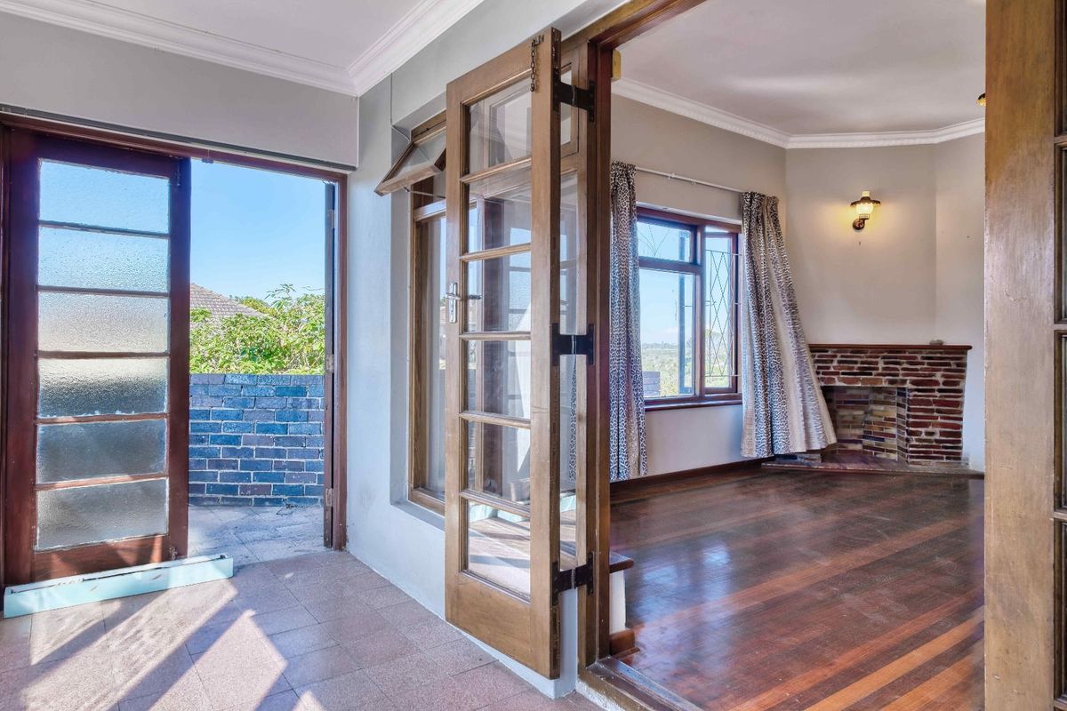 House For Sale in Glenhurd - Photo 2