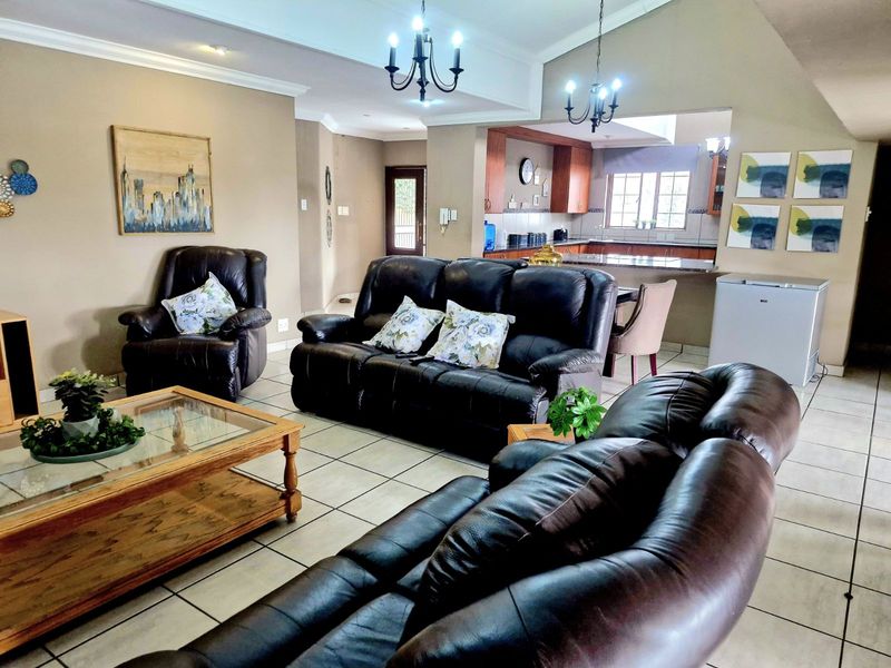 House For Sale in Die Heuwel - Photo 1