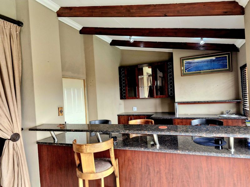 House For Sale in Die Heuwel - Photo 2