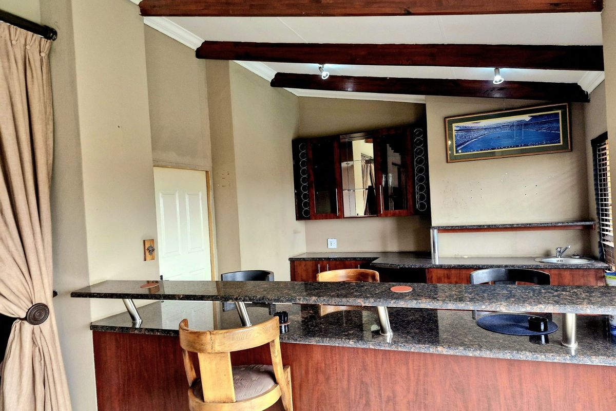 House For Sale in Die Heuwel - Photo 2