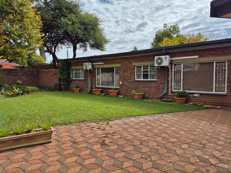 House For Sale in Kuruman Central - Photo 2