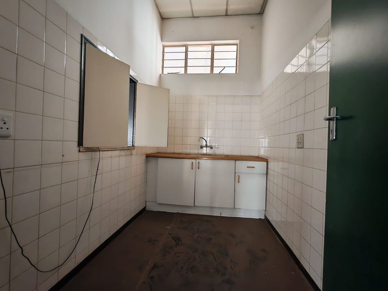 Commercial To Rent in Brakpan Central - Photo 4