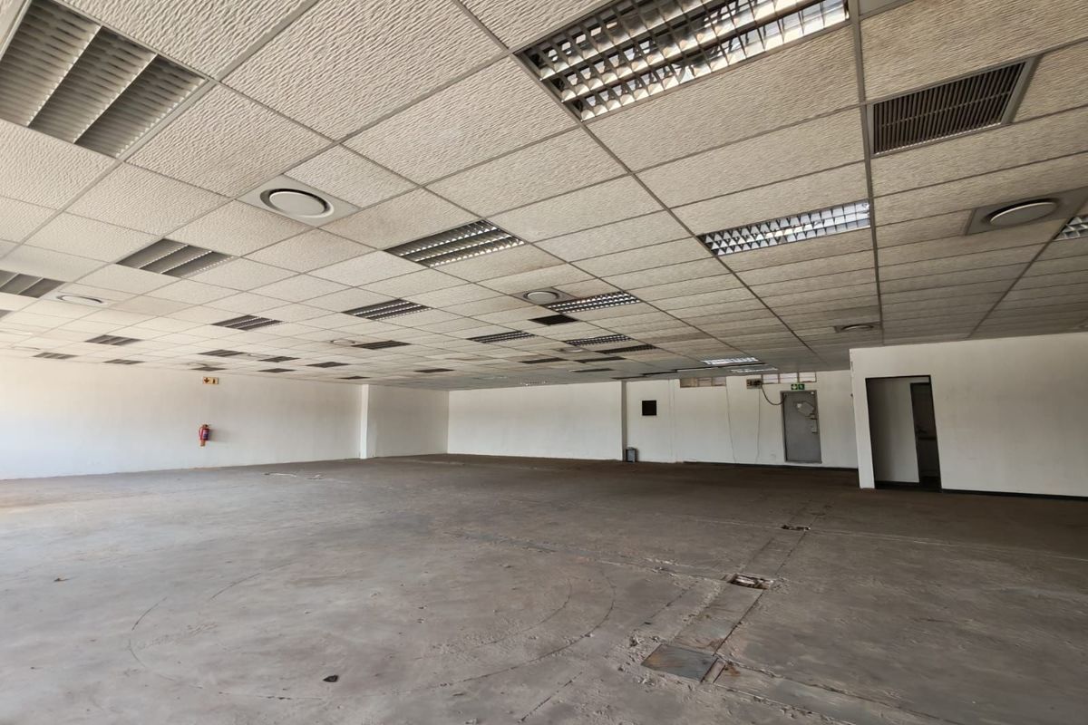 Commercial To Rent in Brakpan Central - Photo 3