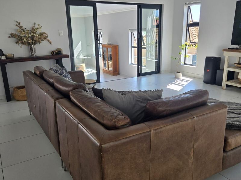 House To Rent in Mount Royal Golf Estate - Photo 2