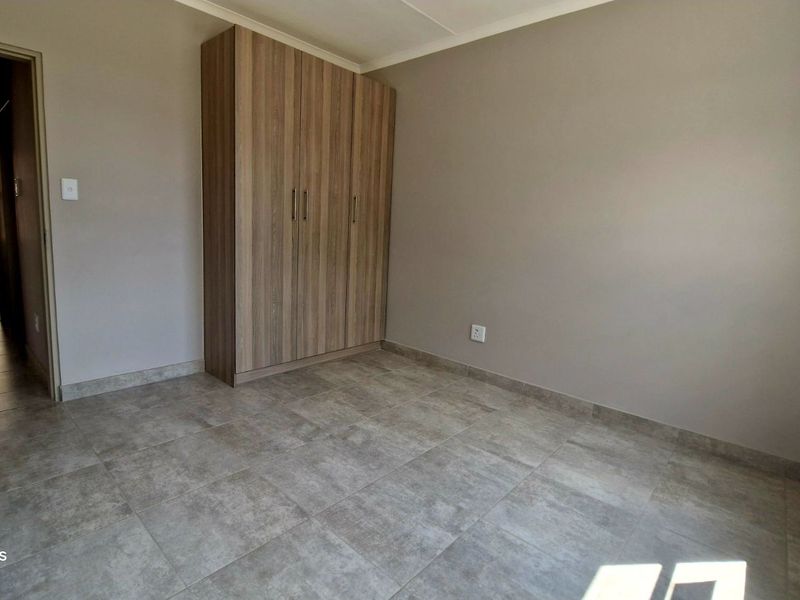 Townhouse For Sale in Die Heuwel - Photo 6