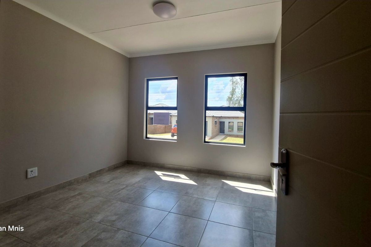 Townhouse For Sale in Die Heuwel - Photo 5