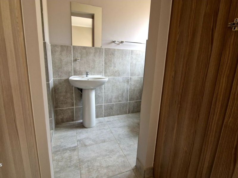 Townhouse For Sale in Die Heuwel - Photo 8