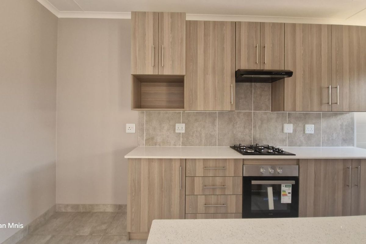 Townhouse For Sale in Die Heuwel - Photo 3