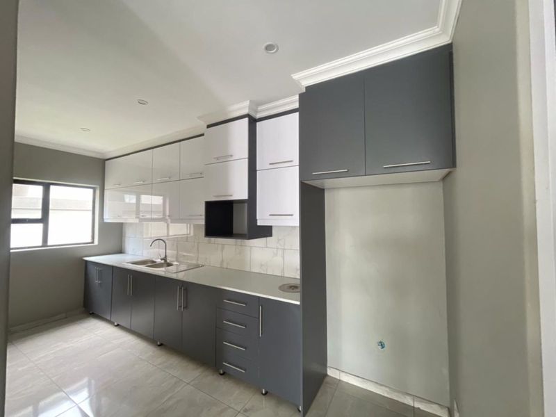 House For Sale in Zambezi Manor Lifestyle Estate - Photo 2