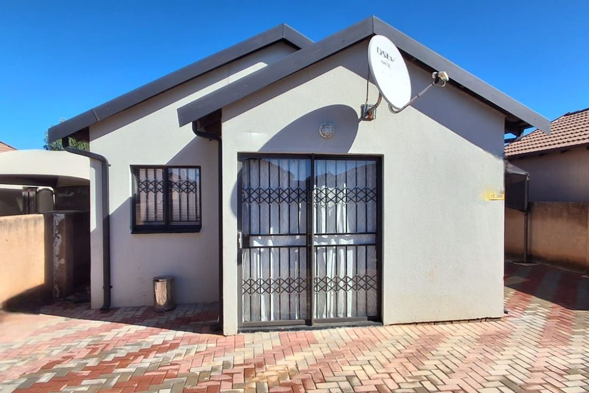 House For Sale in Soshanguve Ext - Photo 4