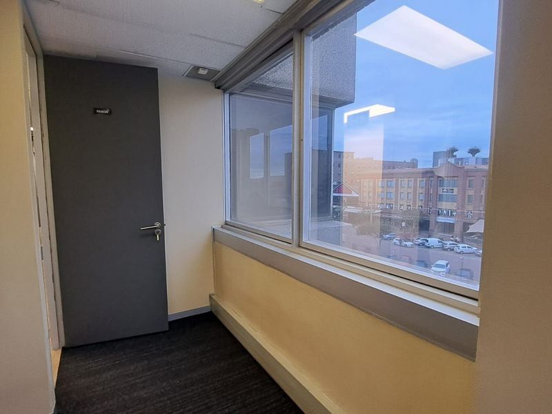 Commercial To Rent in Hatfield - Photo 6
