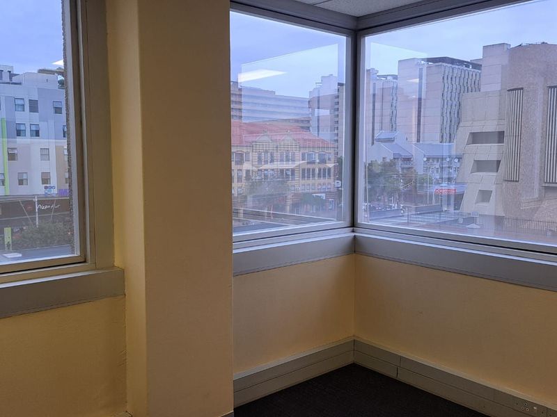 Commercial To Rent in Hatfield - Photo 4