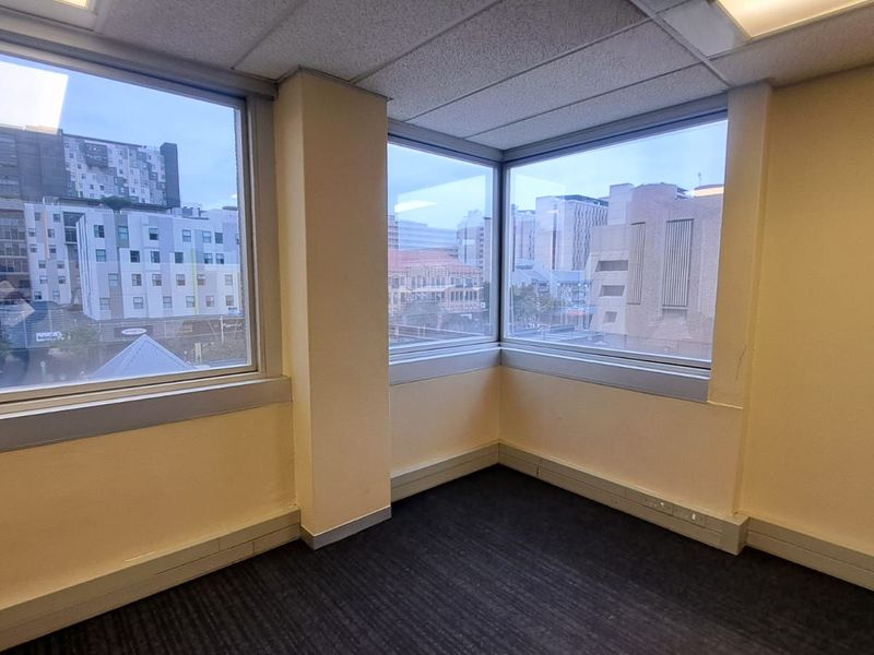 Commercial To Rent in Hatfield - Photo 5