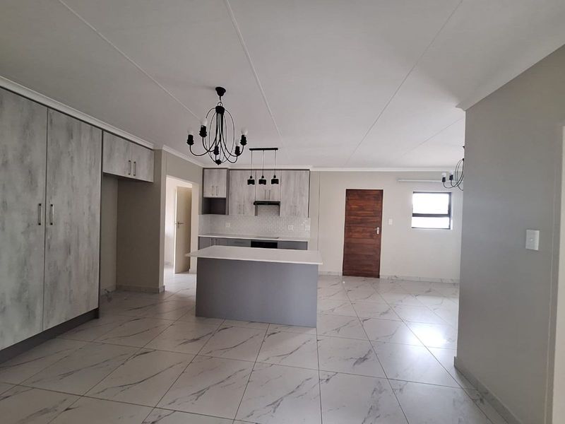 House For Sale in Rayton Central - Photo 1