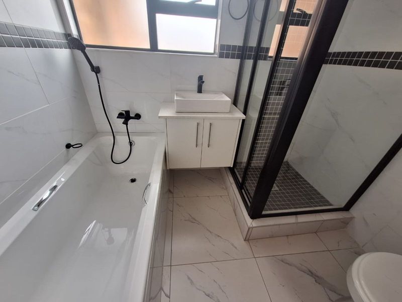 House For Sale in Rayton Central - Photo 6