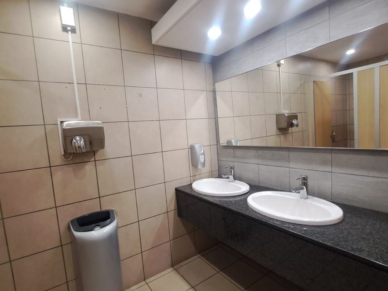 Commercial To Rent in Hatfield - Photo 5