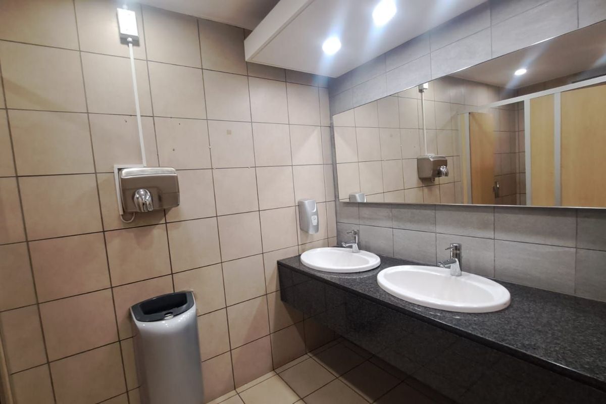 Commercial To Rent in Hatfield - Photo 5