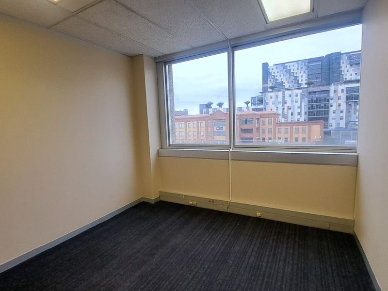 Commercial To Rent in Hatfield - Photo 8