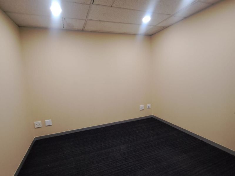 Commercial To Rent in Hatfield - Photo 6