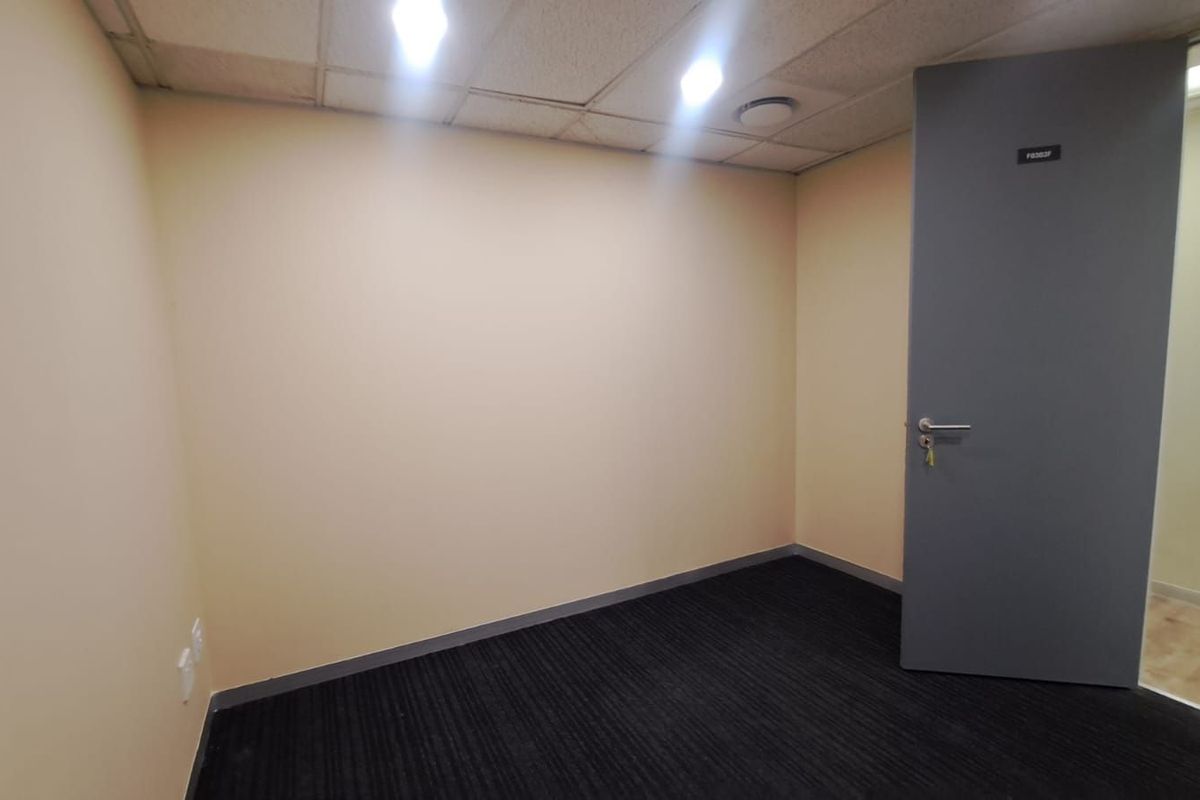 Commercial To Rent in Hatfield - Photo 4