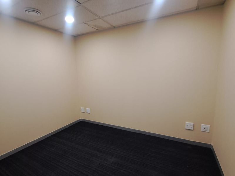 Commercial To Rent in Hatfield - Photo 5