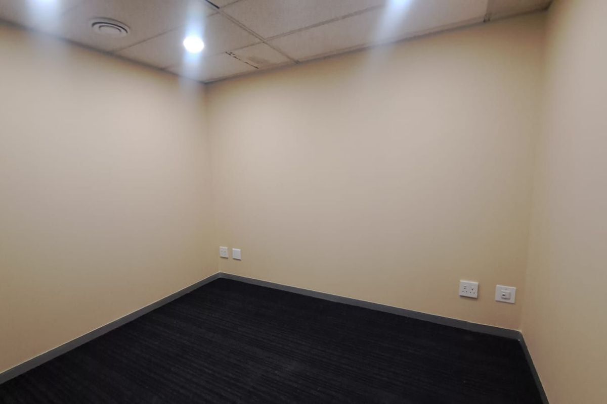 Commercial To Rent in Hatfield - Photo 5