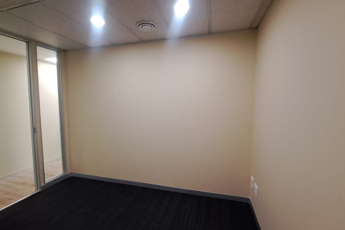 Commercial To Rent in Hatfield - Photo 2