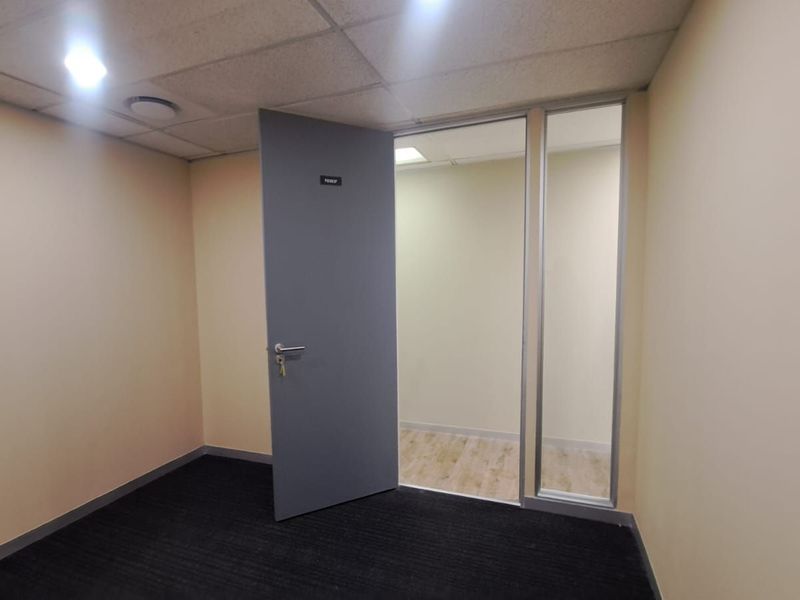 Commercial To Rent in Hatfield - Photo 3