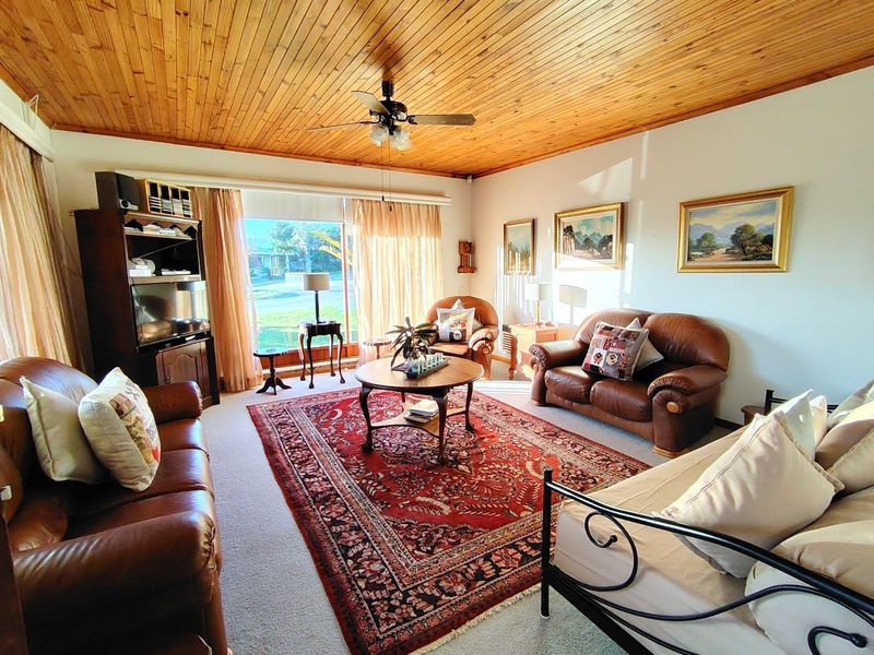 House For Sale in Bayview - Photo 5