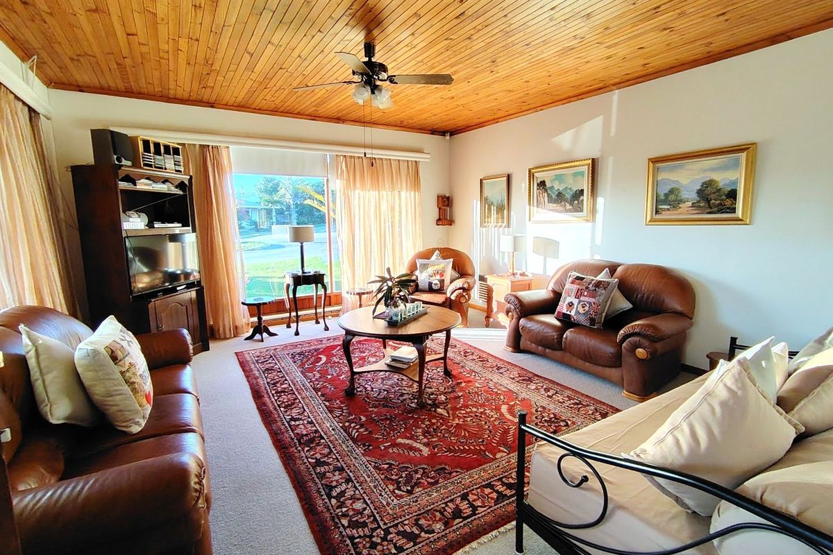 House For Sale in Bayview - Photo 5