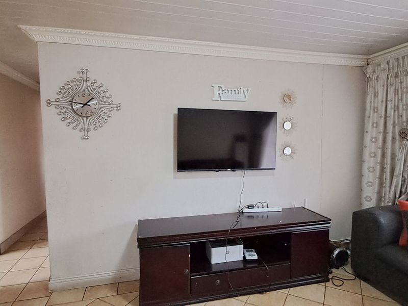 House For Sale in Philip Nel Park - Photo 6